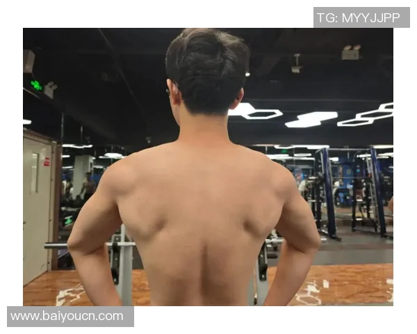 健身背阔肌训练效果展示真实照片分享与技巧解析 健身背阔肌训练效果展示真实照片分享与技巧解析